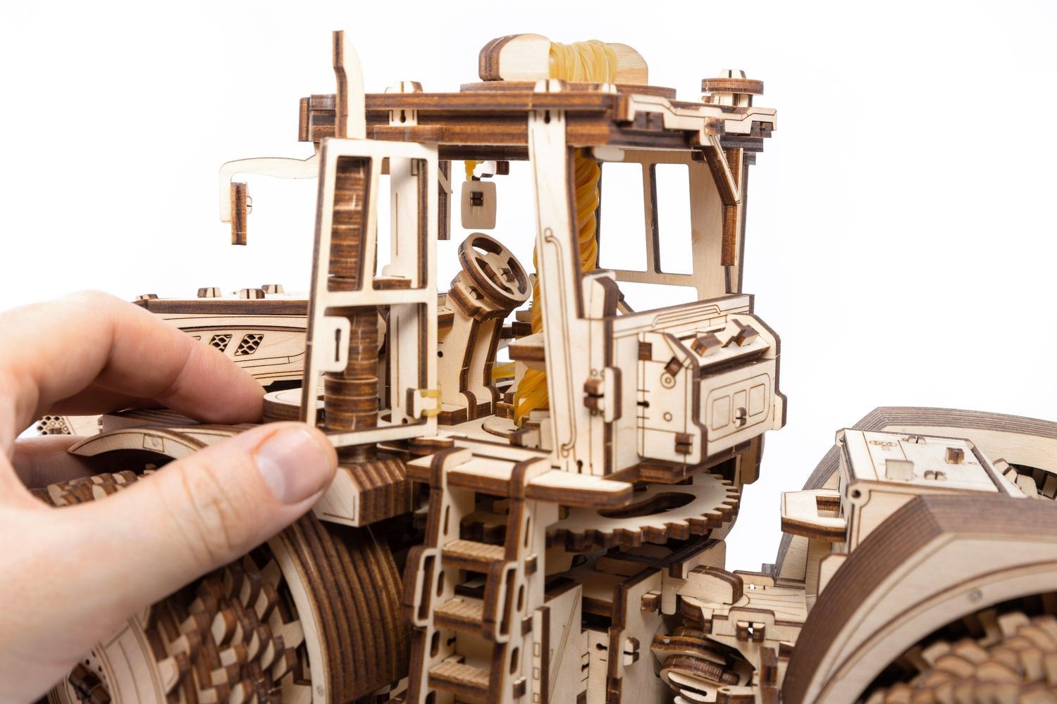 Купить Конструктор деревянный 3D EWA Трактор КИРОВЕЦ К-7М оптом